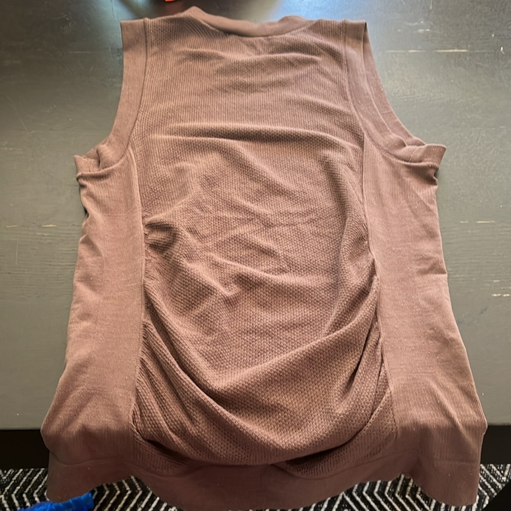 Athleta size small purple tank in GUC. Made in Portugal.  🇵🇹 - Picture 3 of 4
